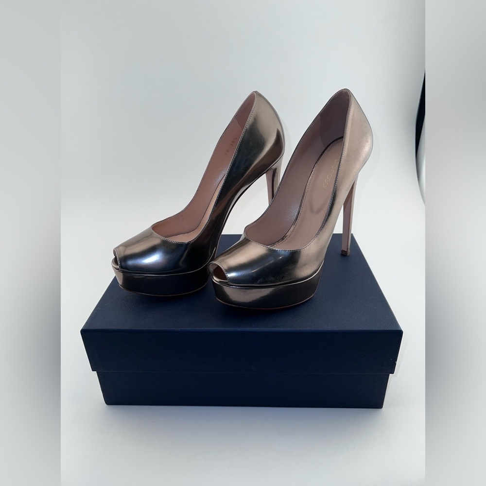 BNIB Sergio Rossi Mirror Platform Peep Toe Pumps Size 38.5 Metallic Silver Gold